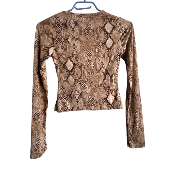 REBEL SUGAR Women’s Snakeskin Keyhole Front Long Sleeve Top Sz XS - Picture 2 of 2